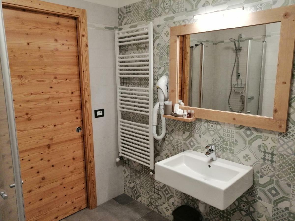 Le 4 Stagioni Hotel Cavedago Bagian luar foto