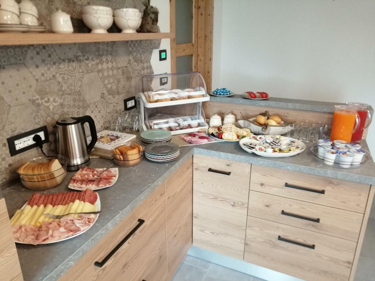 Le 4 Stagioni Hotel Cavedago Bagian luar foto